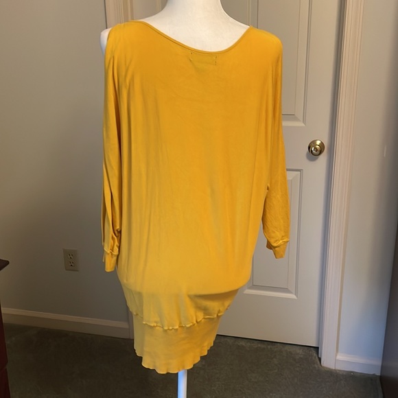 Cold-shoulder tunic/sweater - Picture 2 of 6